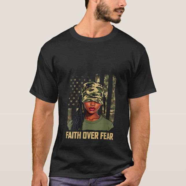 Womens Faith Over Fear Christian Camo African Amer T Shirt (Framsida)