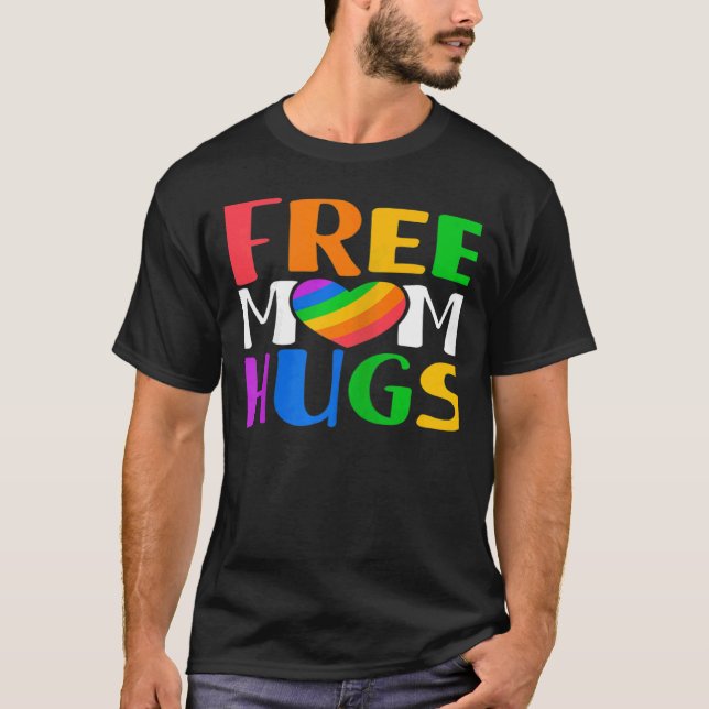 Womens Free Mom Hugs LGBT Rainbow Heart Gay Lesbia T Shirt (Framsida)