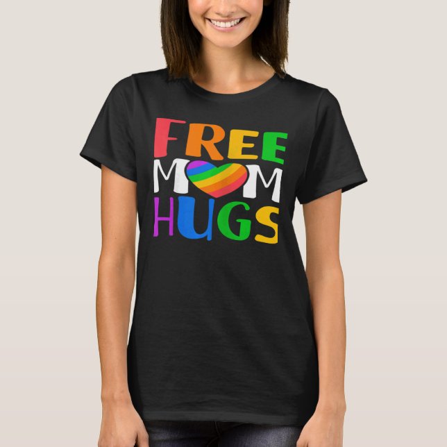 Womens Free Mom Hugs LGBT Rainbow Heart Gay Lesbia T Shirt (Framsida)