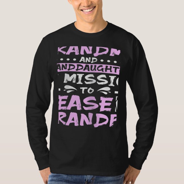 Womens Grandma and granddaughter tease grandpa T Shirt (Framsida)