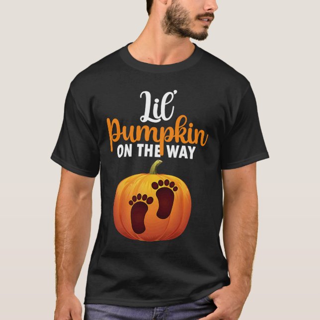 Womens Halloween Gravid Lil'Pumpkin på vägen T Shirt (Framsida)