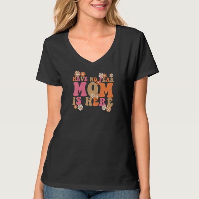 Womens have no fear mom is here mother  5 t shirt (Framsida)