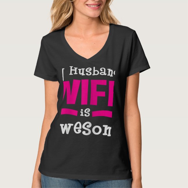 Womens Humorous Statement Valentine's Day In Love  T Shirt (Framsida)