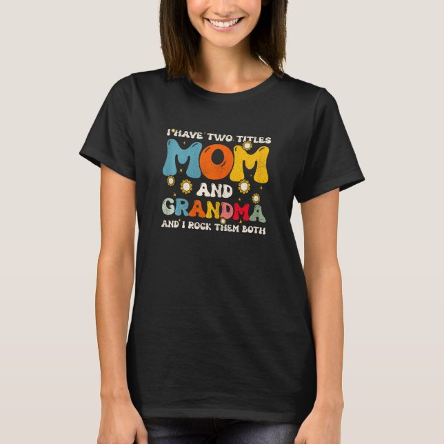 Womens I Have Two Titles Mom And Grandma Mothers D T Shirt (Framsida)
