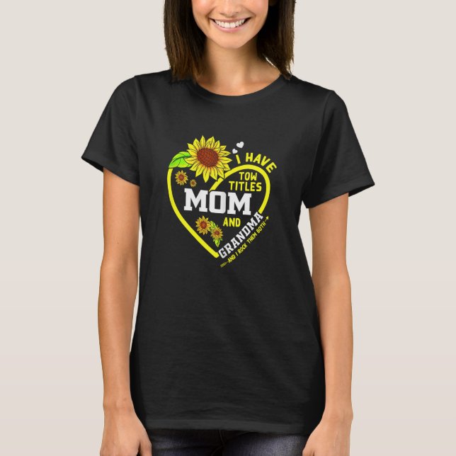 Womens I Have Two Titles Mom And Grandma Mothers D T Shirt (Framsida)