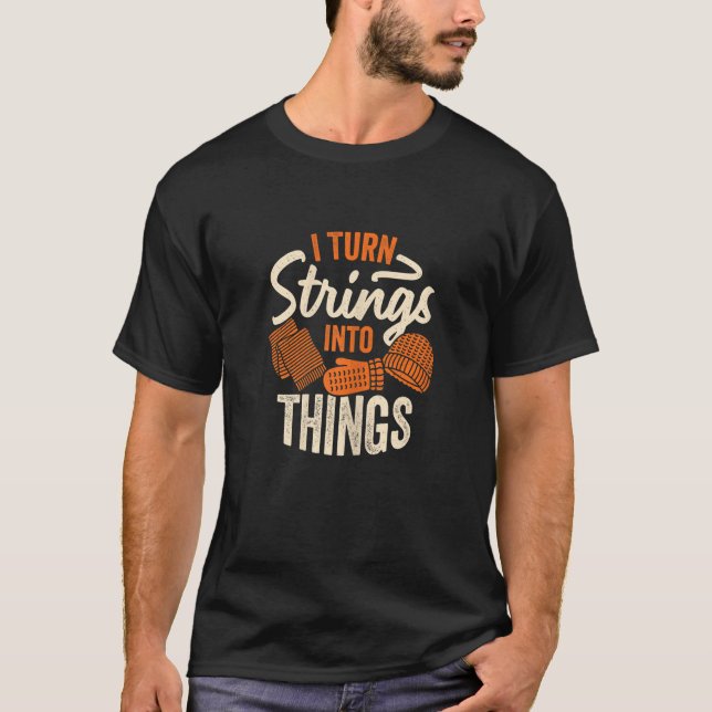 Womens I Turn Strings Into Things Knitting T Shirt (Framsida)