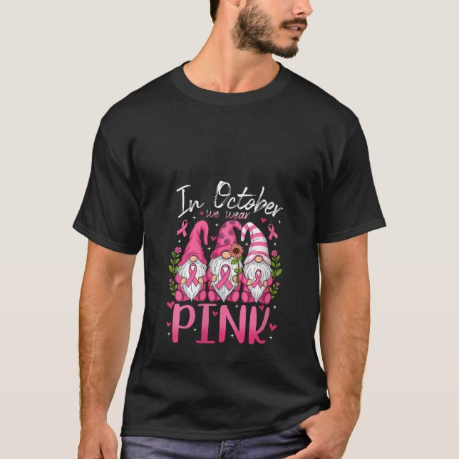 Womens In October We Wear Pink Ribbon Gnomes Women T Shirt (Framsida)