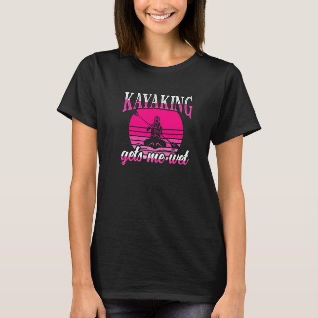Womens Kayaking Gets Me Wet  kayak T Shirt (Framsida)