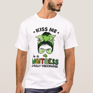 Womens Kiss Me jag är en Waitress Irish Shamrock S T Shirt