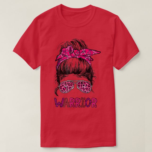 Womens Messy Bun Glasses Bära Rosa Warrior Breast T Shirt (Design framsida)
