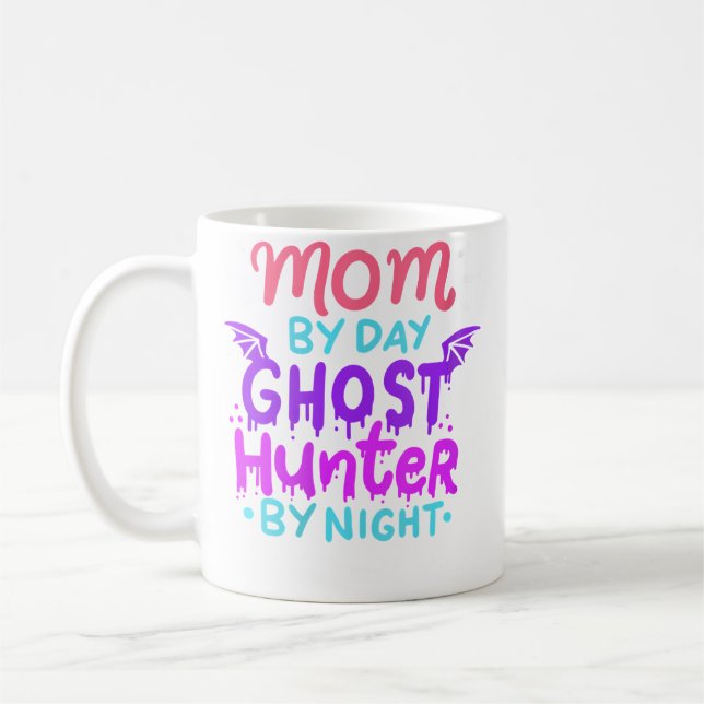 Womens Mom By Day - Ghost Hunter By Night Hallowee Kaffemugg (Vänster)