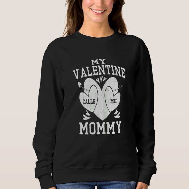 Womens My Valentine Calls Me Mommy Valentines Day  T Shirt (Framsida)