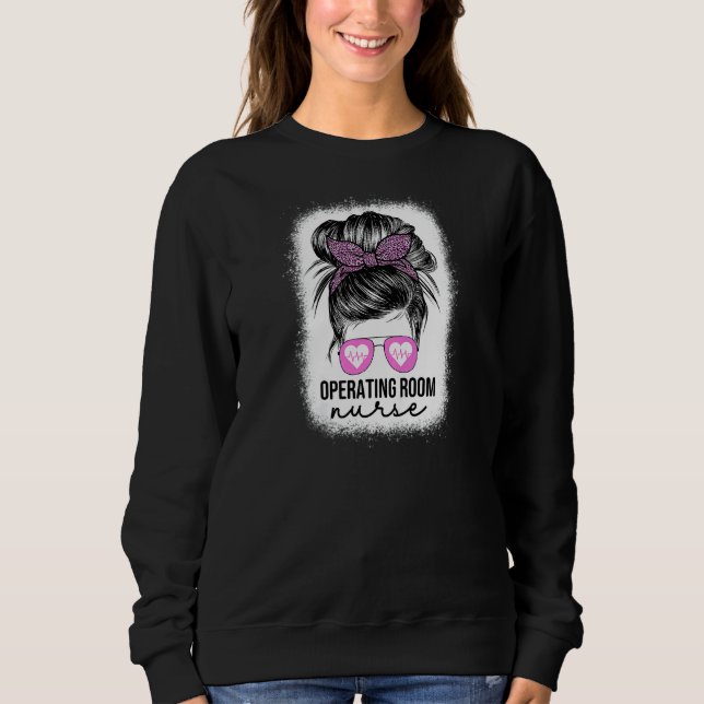 Womens Operating Room Nurse Leopard Messy Bun OR N T Shirt (Framsida)