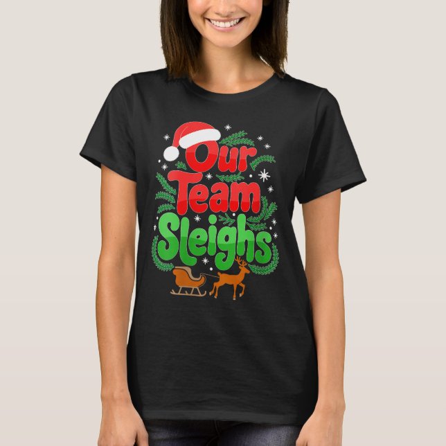 Womens Our Team Sleighs Christmas Reindeers Santa' T Shirt (Framsida)
