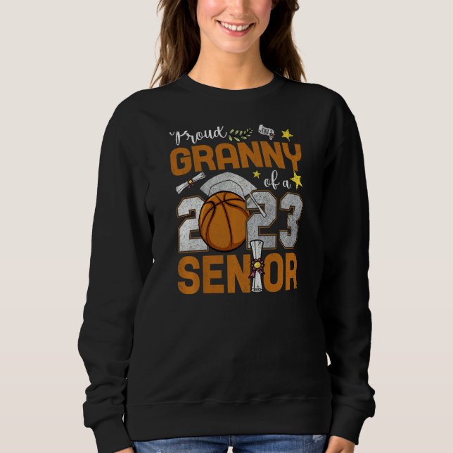 Womens Proud Granny Of A 2023 Senior Basketball Gr T Shirt (Framsida)