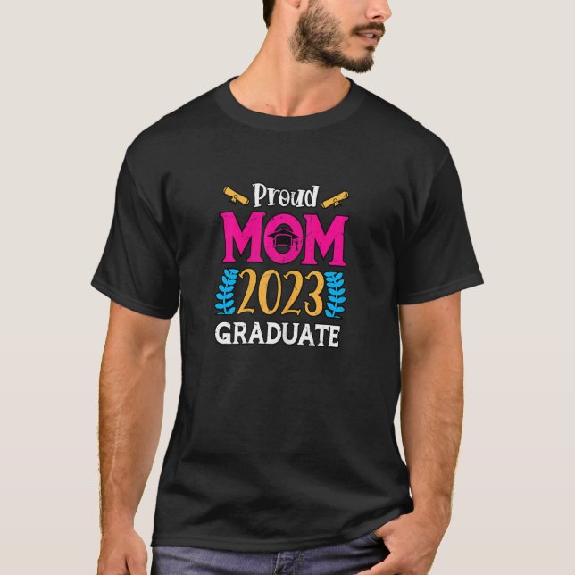 Womens Proud Mom 2023 Graduate  23 Graduation Grad T Shirt (Framsida)