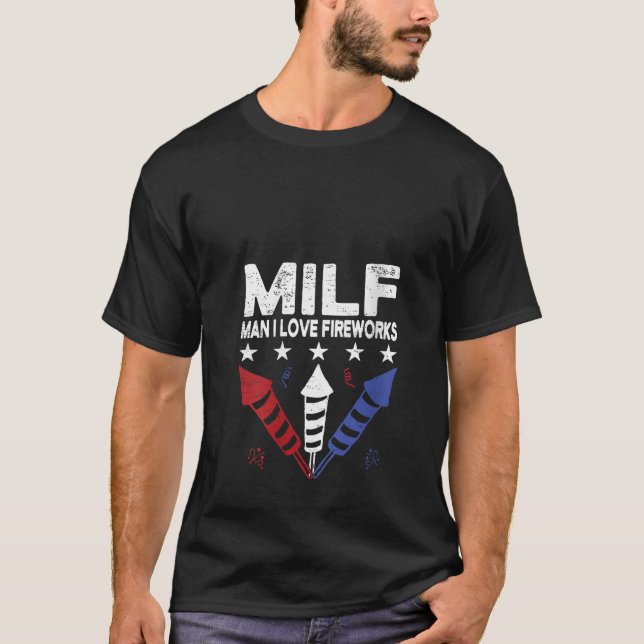 Womens Retro MILF Man I Kärlek Fireworks Funny Ame T Shirt (Framsida)