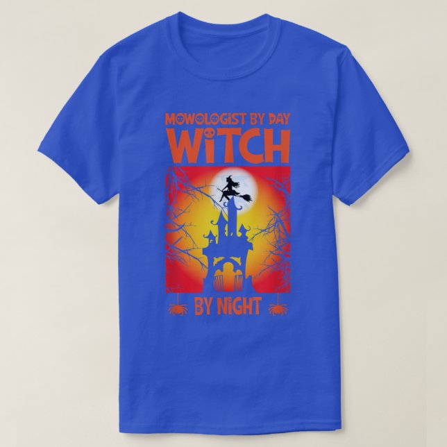 Womens Scary spooky Halloween witch haunted castle T Shirt (Design framsida)