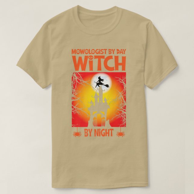 Womens Scary spooky Halloween witch haunted castle T Shirt (Design framsida)