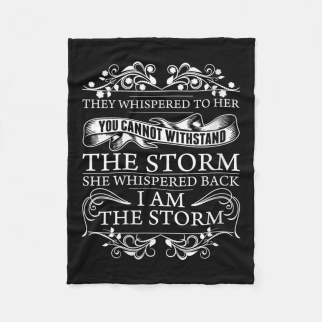 Womens She Whispered Back I Am The Womens Motivati Fleecefilt (Framsidan)