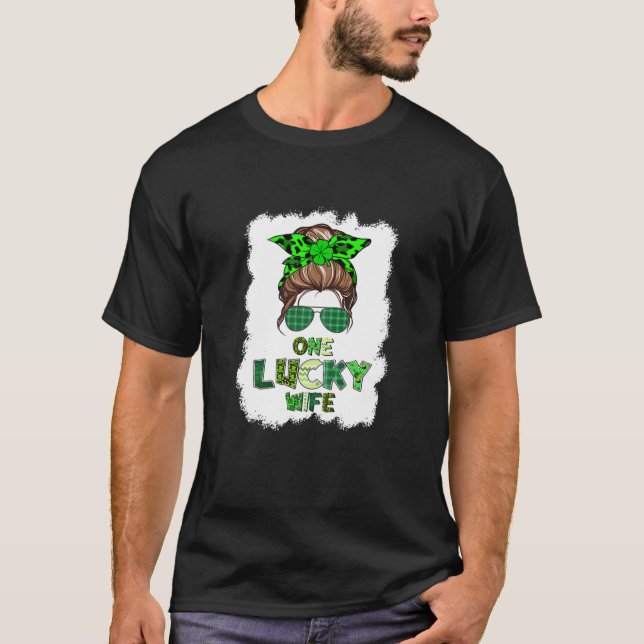 Womens St patrick's day One Lucky Wife Messy Bun F T Shirt (Framsida)
