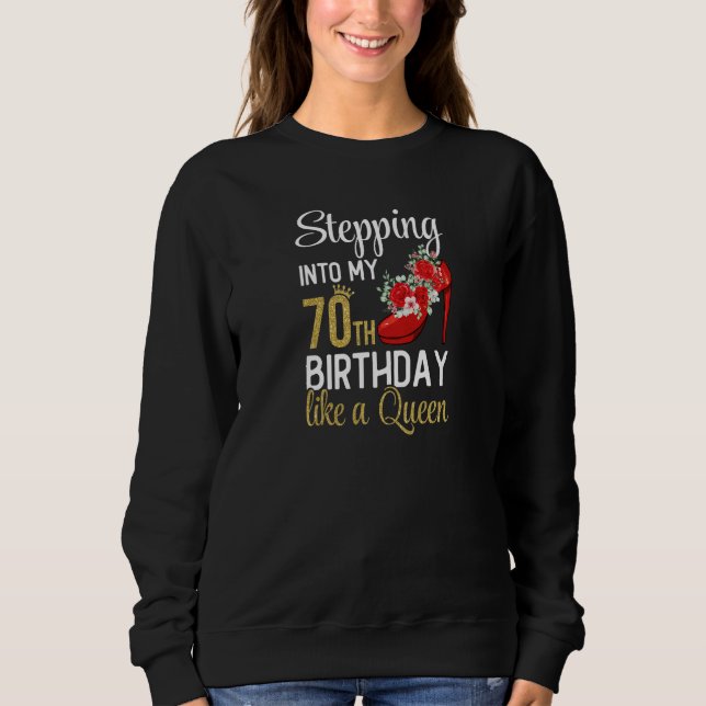 Womens Stepping Into My 70th Birthday Like A Queen T Shirt (Framsida)