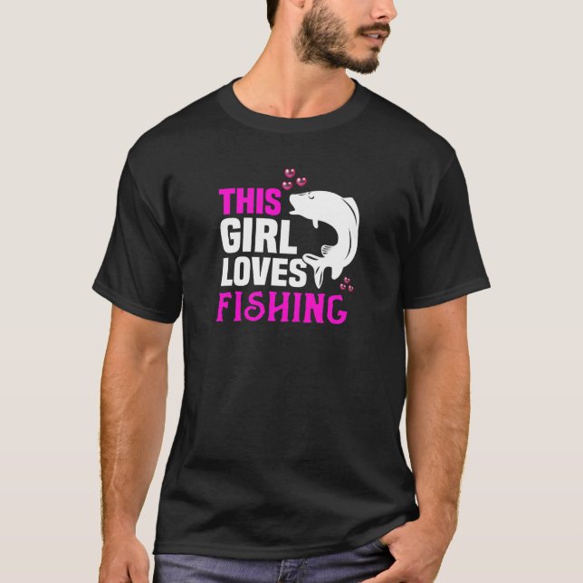 Womens This girl loves fishing and anglers T Shirt (Framsida)