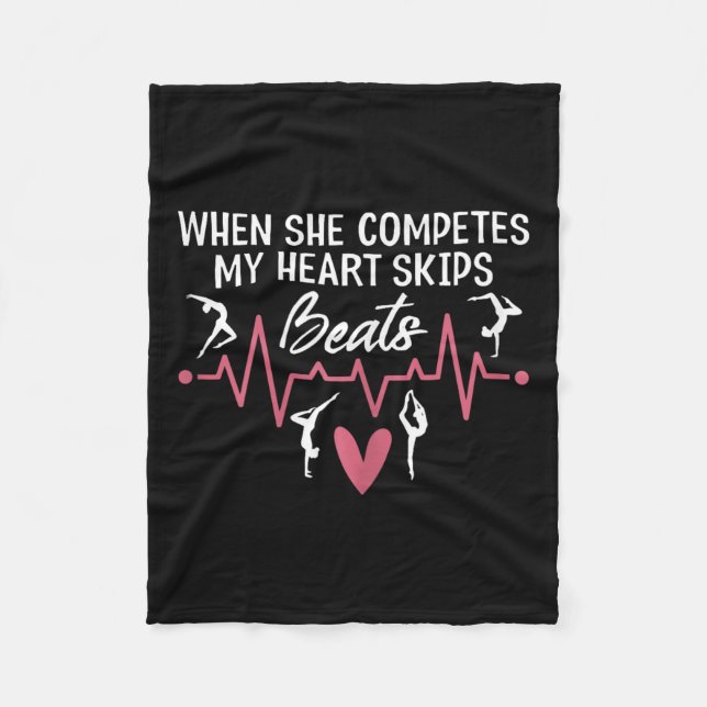 Womens When She Competes My Heart Skips Beats Prou Fleecefilt (Framsidan)