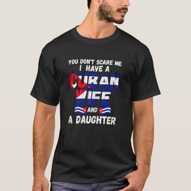 Womens you don't scare I have Cuban wife daughter  T Shirt (Framsida)