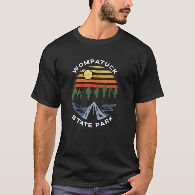 Wompatuck State Park Massachusetts Camping Souveni T Shirt (Framsida)