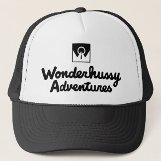 Wonderhussy Äventyr Black Logotyp Truckerkeps