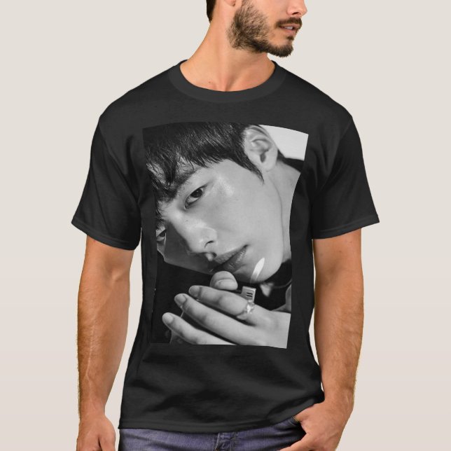 Woo do hwan black and whi t shirt (Framsida)