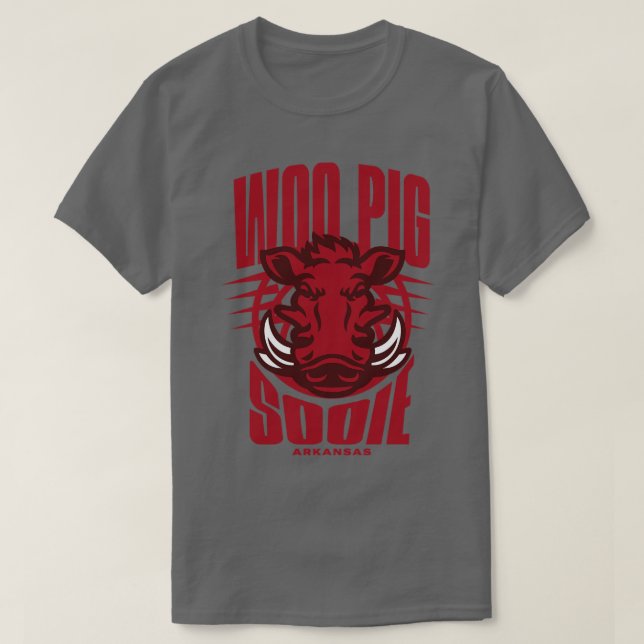 Woo Gris Sooie in Bold Red T Shirt (Design framsida)