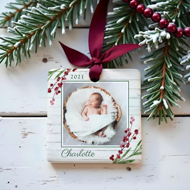 Wood Cranberry Foliage Baby Första julfoto Julgransprydnad Keramik (Wood Cranberry Foliage Baby First Christmas Photo Ceramic Ornament)