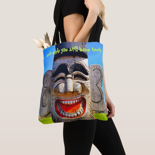 Wood Totum Smile medan du fortfarande har tjugonof Tygkasse (Närbild)
