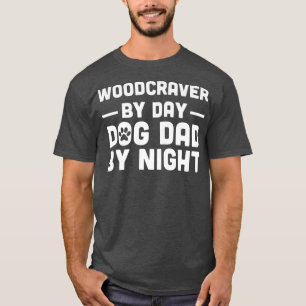 Woodcraver by Day Hund Pappa by Night1556 T Shirt