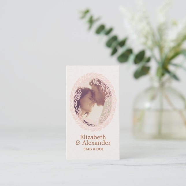 Woodcut Wreath Party Ticket - Ivory Visitkort (Stående Fram)