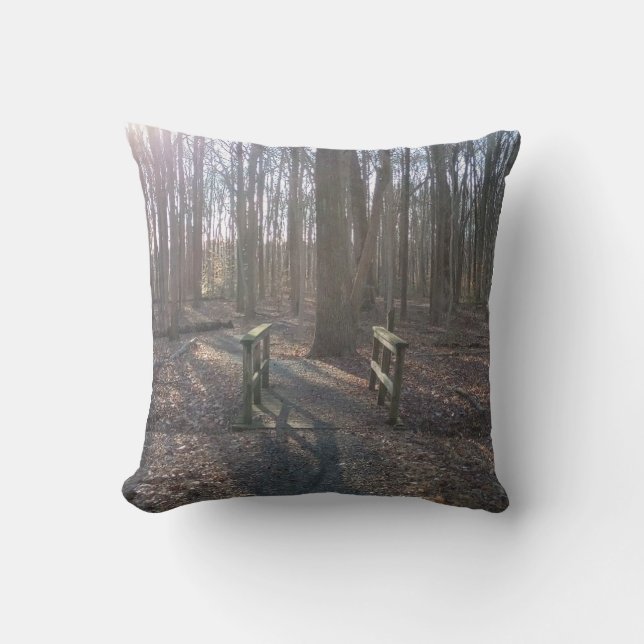 Wooden Bridge Throw Pillow Kudde (Framsida)