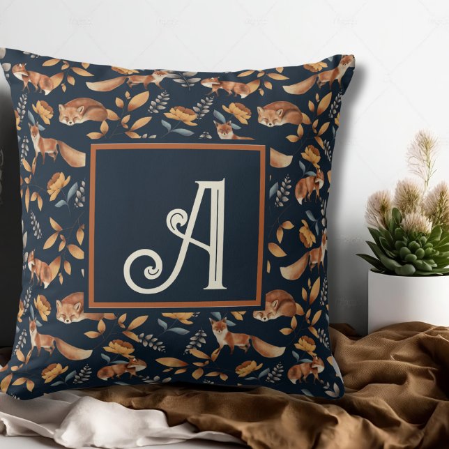 Woodland Animal Watercolor Fox Mönster Monogrammed Kudde (Monogram Cute Woodland Red Fox Pattern Watercolor Throw Pillow)