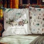 Woodland Aurora Nursery Personlig Kudde<br><div class="desc">Ta med magin från norra Ljus till er barndaghem i baby med den här hänförande Auroran för skogsområden i Dekorativ kudde. Denna vackert illustrerade kudde har en scen för gott skogsbruk som är komplett med en vidsynt aurora borealis-bakgrund, lekfulla huskies och en mjuk jak som skapar en storybook ambians. Perfekt...</div>