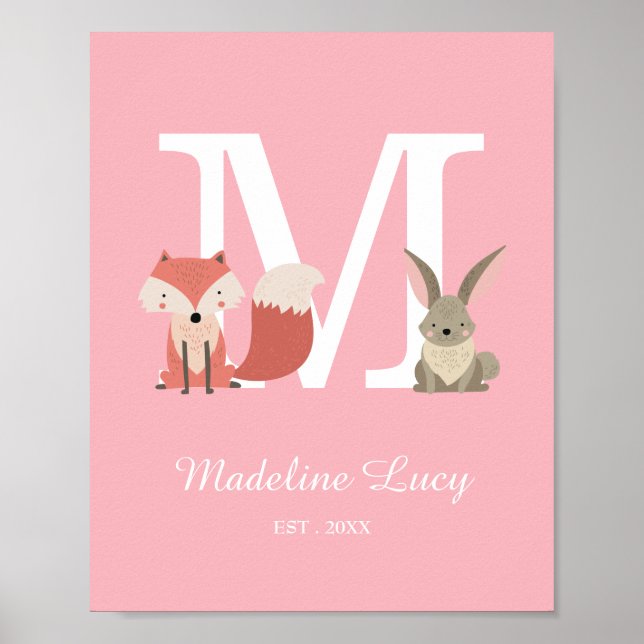Woodland Baby Initial Monogram Rosa Nursery Poster (Framsidan)