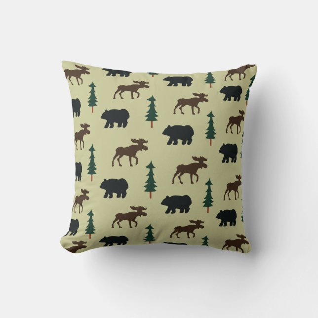 Woodland Moose and Bear Rustic Pillow - Grönt Kudde (Framsida)