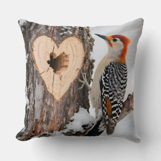 Woodpecker Beside Heart-Shaped Tree Hole Kudde
