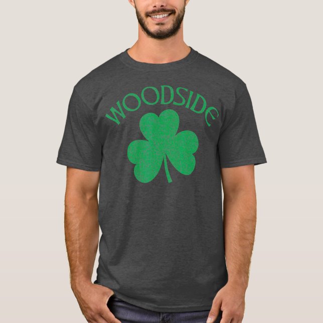 Woodside Queens NY Irish Shamrock Distress T Shirt (Framsida)