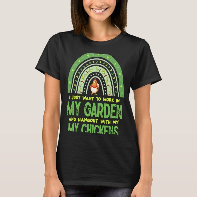 Work In My Garden Hangout With My Chickens Gardeni T Shirt (Framsida)