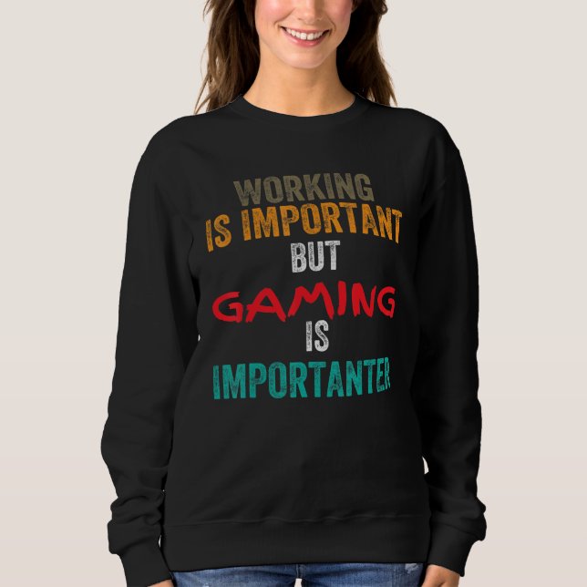 Working is Important but Gaming is Importanter T Shirt (Framsida)