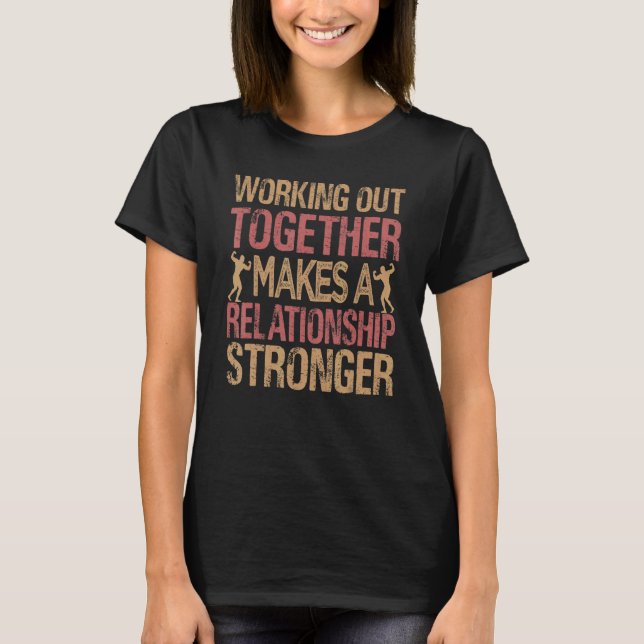 Working Out Together Makes A Relationship Stronger T Shirt (Framsida)
