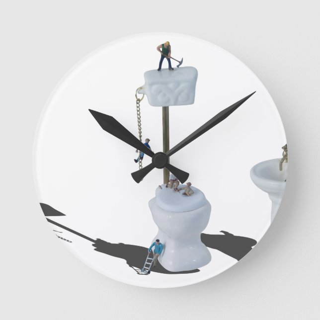 WorkingOnPlumbingIssues052714.png Rund Klocka (Framsida)