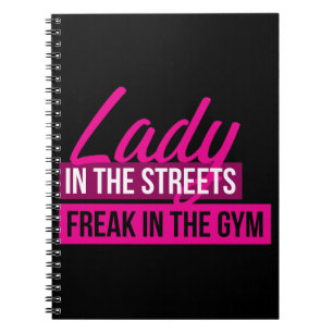 Workout Humor - Dam in Streets, Freak in Gym Anteckningsbok Med Spiral