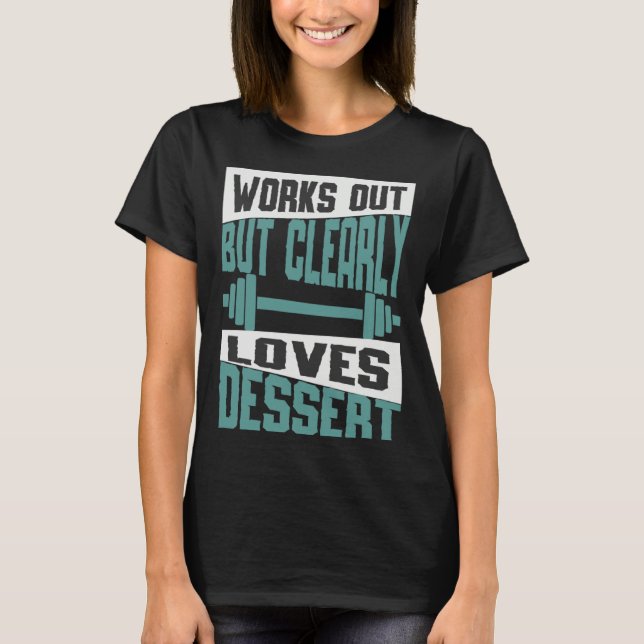 Works Out But Clearly Loves Dessert  Workout Fitne T Shirt (Framsida)
